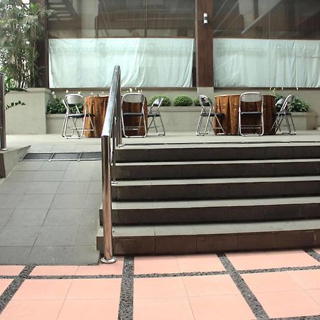 Zen Rooms Grand Hotel Lembang Exterior foto