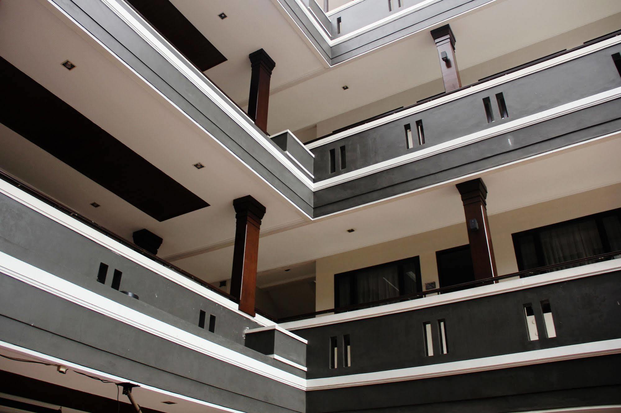 Zen Rooms Grand Hotel Lembang Exterior foto