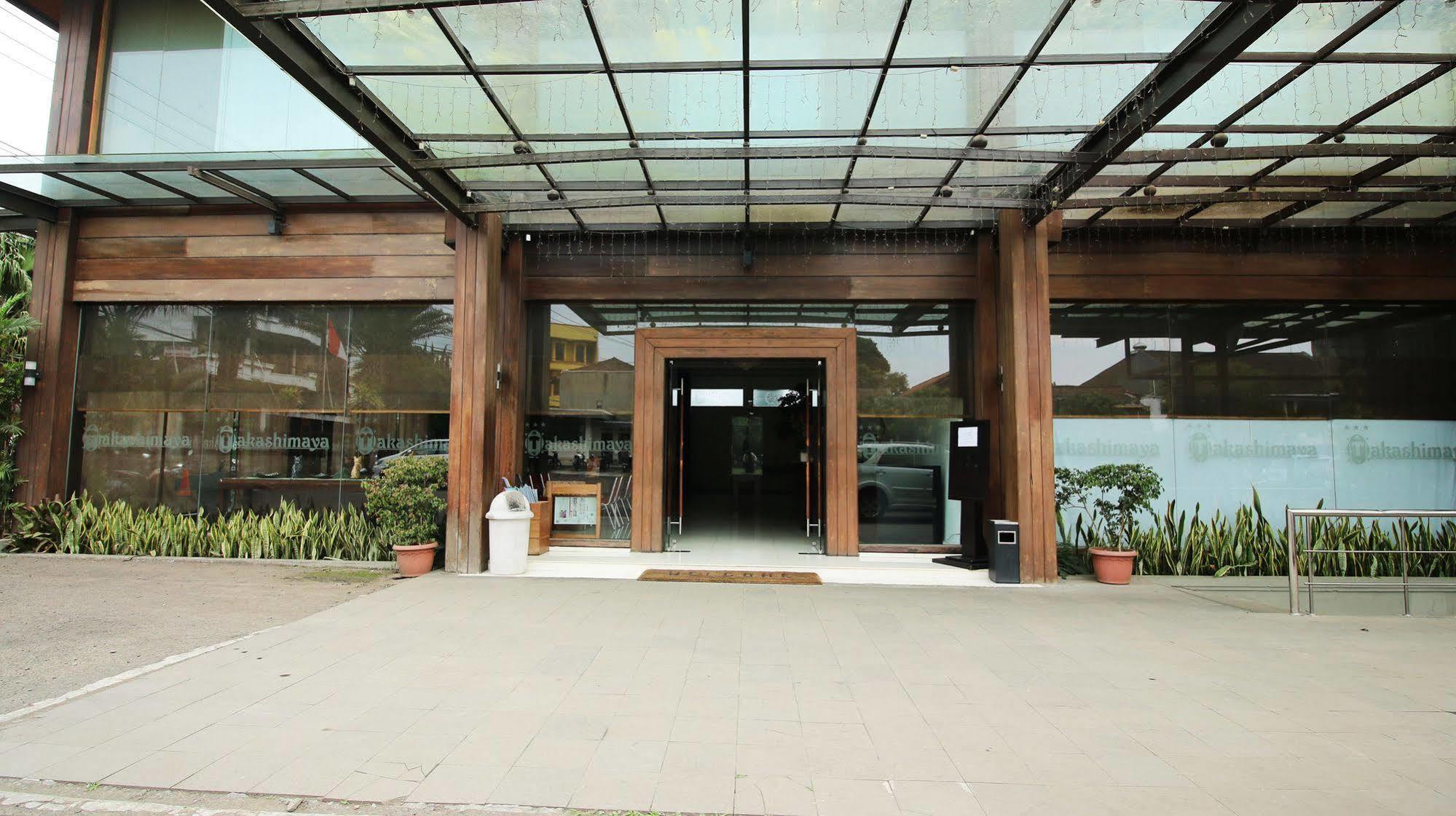 Zen Rooms Grand Hotel Lembang Exterior foto