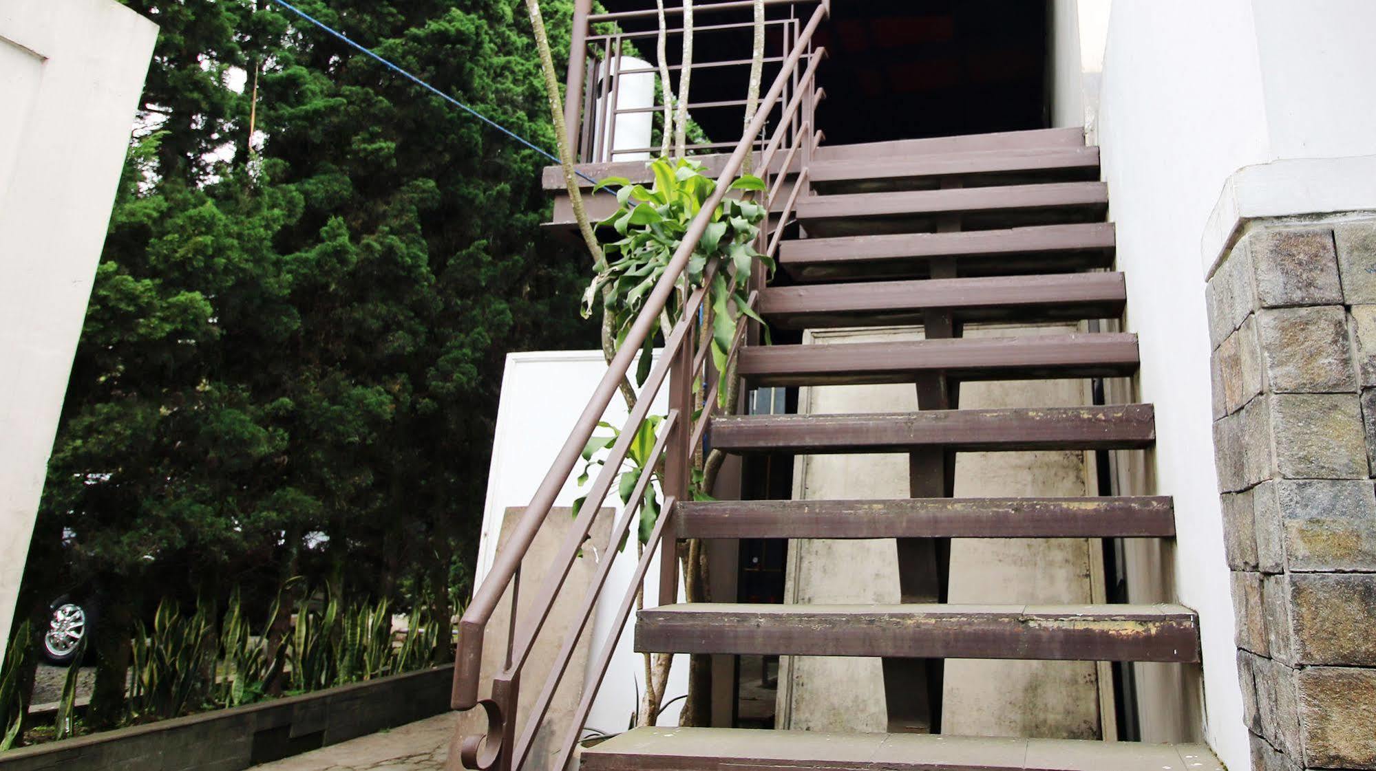 Zen Rooms Grand Hotel Lembang Exterior foto