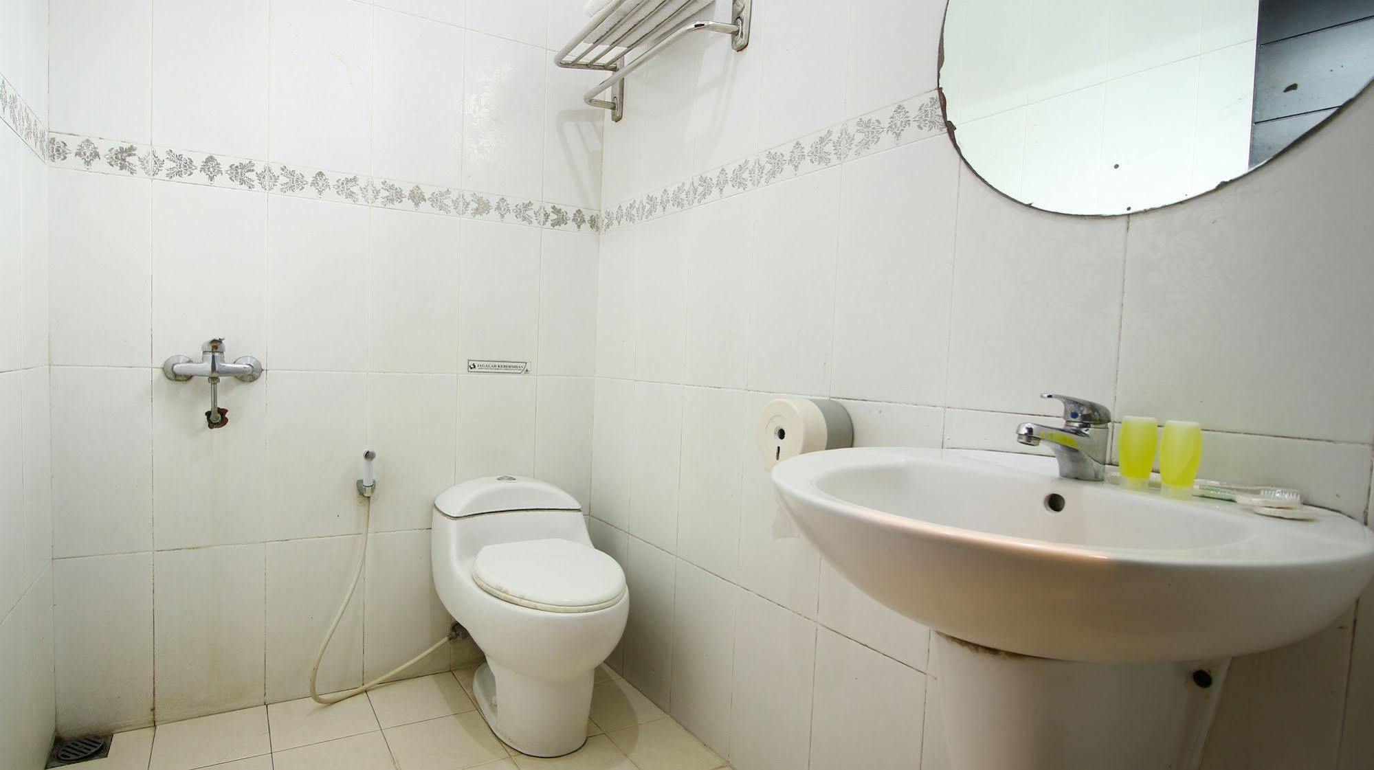 Zen Rooms Grand Hotel Lembang Exterior foto