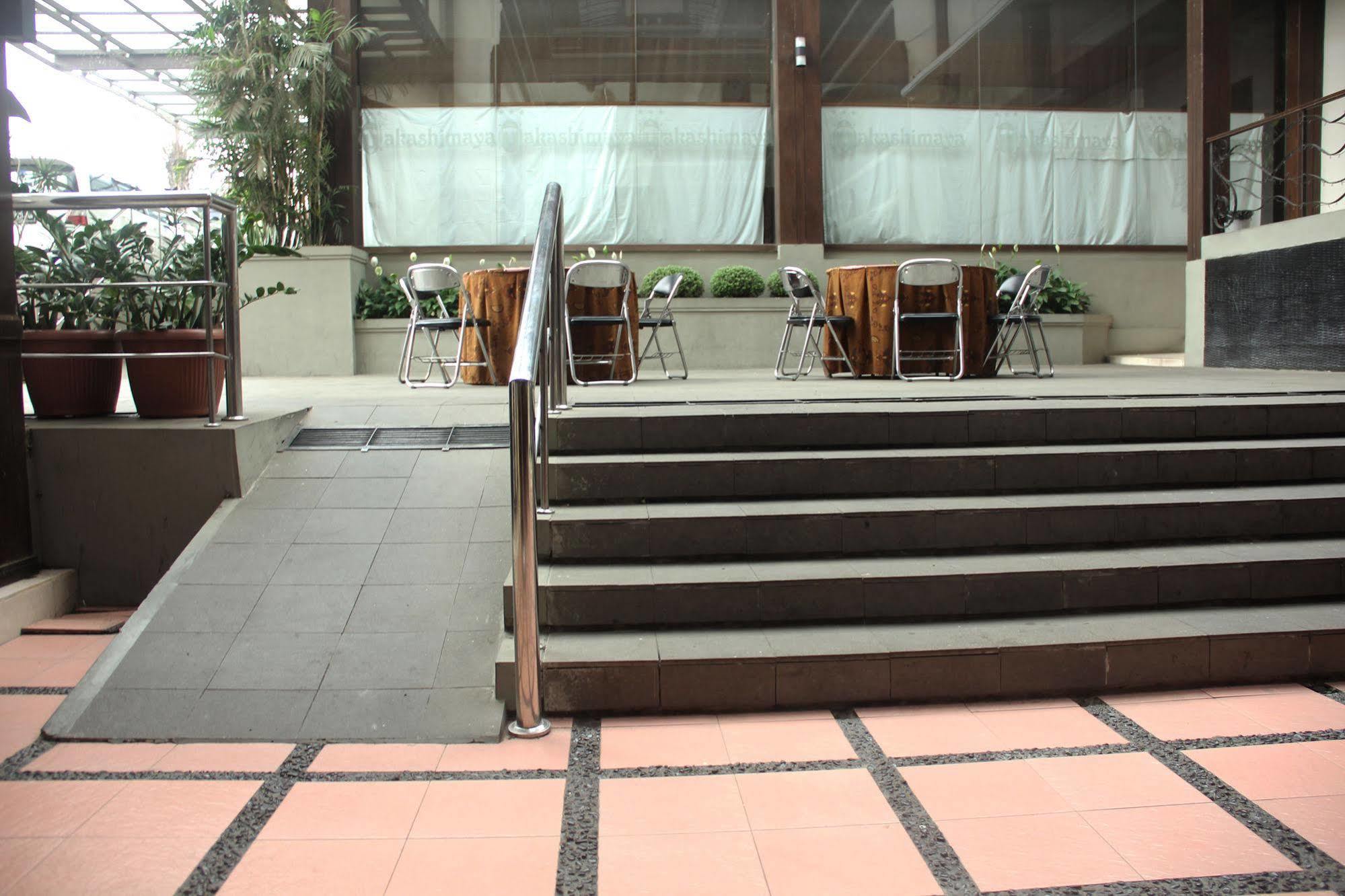 Zen Rooms Grand Hotel Lembang Exterior foto