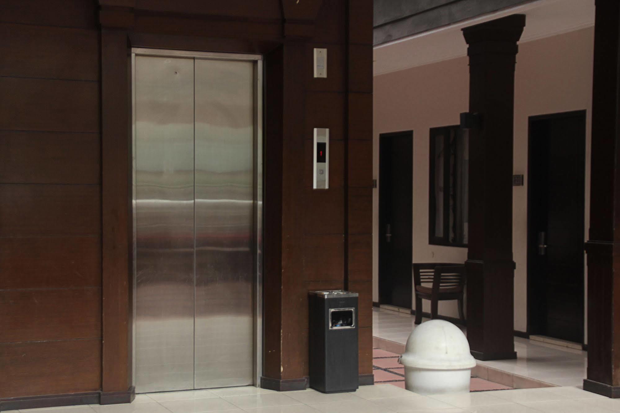 Zen Rooms Grand Hotel Lembang Exterior foto